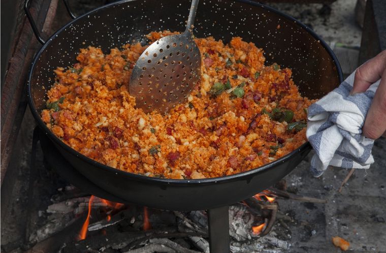 Migas con chorizo Una receta clásica de España para hacer en simples pasos Foto: Shutterstock