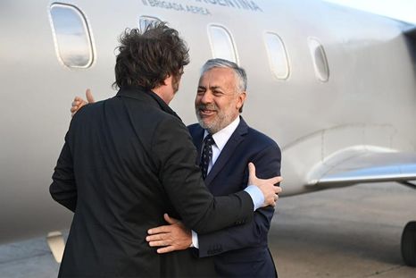 Alfredo Cornejo y Javier Milei en Mendoza. Foto: Gobierno de Mendoza Alfredo Cornejo y Javier Milei en Mendoza. Foto: Gobierno de Mendoza