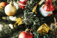 ÁRBOL DE NAVIDAD Este objeto se luce en la sala de estar de todo hogar cuando se aproxima la Navidad Foto: ARCHIVO