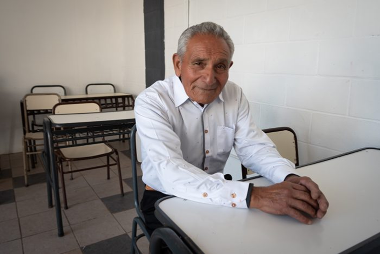 La historia de Bernardo Villegas demuestra que la edad no es una barrera para el aprendizaje. Foto: Gobierno de Mendoza