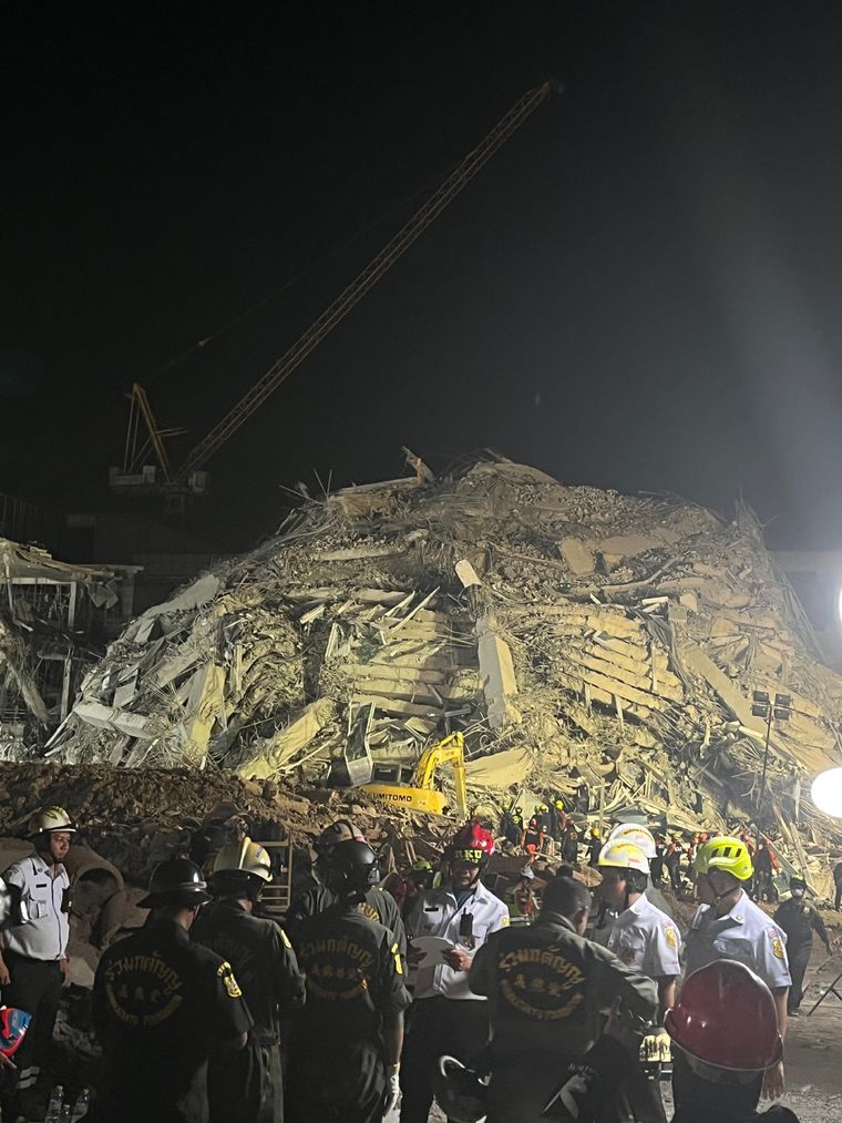 Se siguen buscando sobrevivientes. Foto: Dante Kaplanski /MDZ
