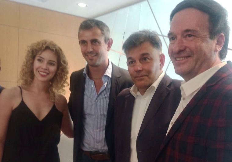 Carlos Soloa Vacas, nuevo titular del PAMI Mendoza, junto a la diputada Lourdes Arrieta y el presidente de la Cámara de Diputados, Martín Menem. Foto: X: @lulumicart