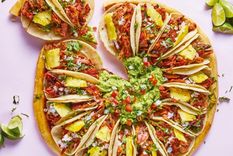 Sorprende a tus amigos y familia con esta rica receta de tacos al pastor. En pocos pasos y dueños de un sabor delicioso.