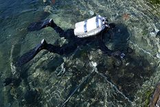 El descubrimiento apareció bajo sedimentos del puerto de Steckborn, una zona vinculada desde hace décadas a antiguos asentamientos sobre pilotes. El descubrimiento apareció bajo sedimentos del puerto de Steckborn, una zona vinculada desde hace décadas a antiguos asentamientos sobre pilotes.