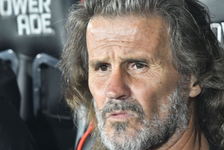 No va m&aacute;s: el Gallego Insua se fue de Barracas Central.