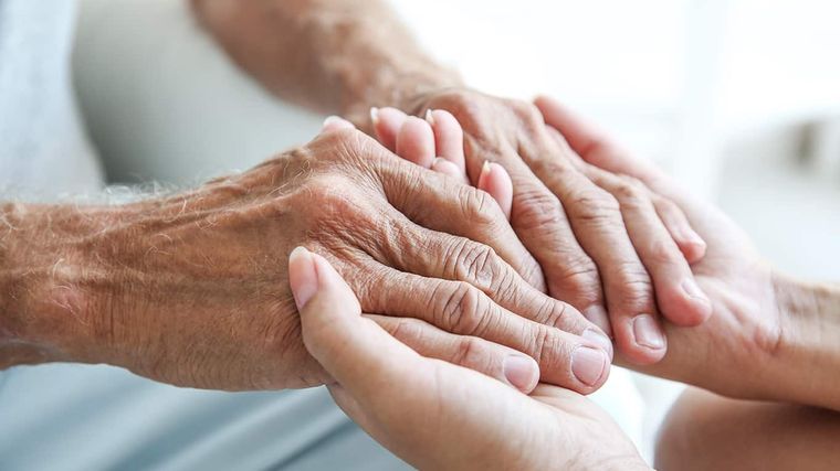 Una anciana enumera una serie de consejos para llegar a su edad