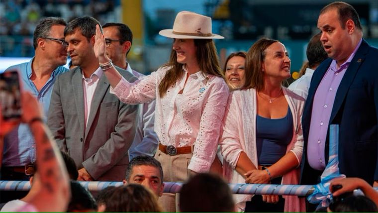 La vicepresidenta estuvo presente en la segunda noche del Festival de Jesús María. Foto: El Doce