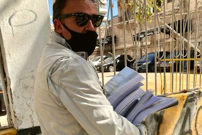 MDZol | Miles de fojas Alba cargando el expediente, que ya tiene siete cuerpos. Lo hago en representación de mi amigo, explica.