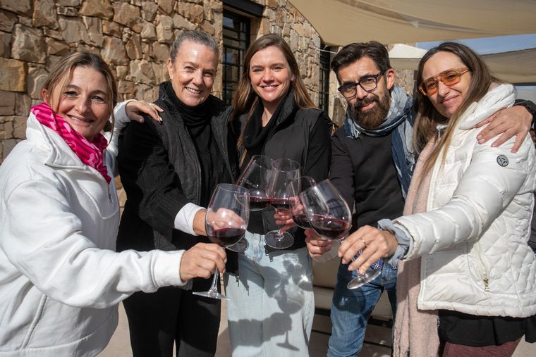 Mariana Franchetti, Alejandra Navarria, Flor Lucero, Walter Pavón y Hebe Bayona. Mariana Franchetti, Alejandra Navarria, Flor Lucero, Walter Pavón y Hebe Bayona.
