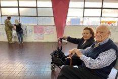 Leopoldo Ríos y Susana Santander asisten a todas las votaciones. Foto: Felicitas Oyhenart Leopoldo Ríos y Susana Santander asisten a todas las votaciones. Foto: Felicitas Oyhenart