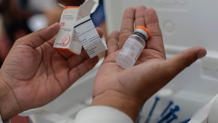 Una vacuna monodosis podría llegar al país en los próximos días