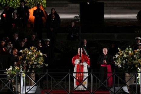 Vía Crucis en el Coliseo presidido por el Papa León XIV, Viernes Santo. Foto: @Vatican Media Vía Crucis en el Coliseo presidido por el Papa León XIV, Viernes Santo. Foto: @Vatican Media