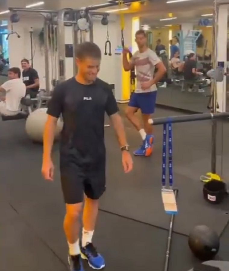 Nole y el Peque se divierten en la previa del Abierto de Australia. Foto: Captura