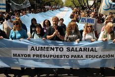 Los docentes se ponen al frente de la batalla por los salarios. Foto: Nacho Gaffuri / MDZ