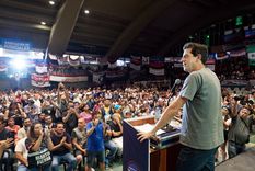 Orador. Wado de Pedro se pone el traje de candidato presidencial. Foto: Telam Orador. Wado de Pedro se pone el traje de candidato presidencial. Foto: Telam