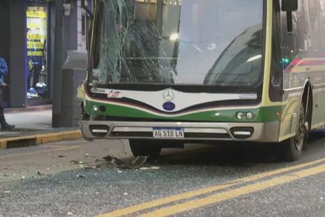 Un choque entre colectivos se produjo en Recoleta y 14 personas resultaron heridas Un choque entre colectivos se produjo en Recoleta y 14 personas resultaron heridas