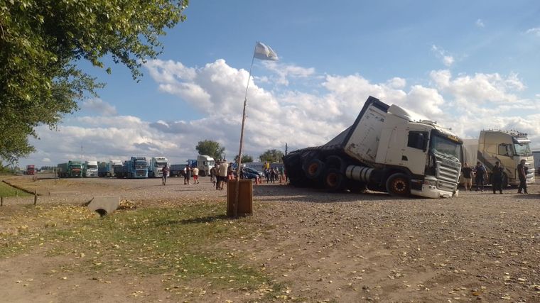 La escena policial en el lugar donde se produjo el accidente. La escena policial en el lugar donde se produjo el accidente.
