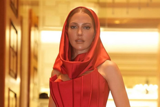 Meryem Uzerli tiene una intensa actividad en sus redes sociales.