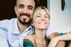 Abel Pintos y Mora Calabrese tuvieron un amor prohibido en el comienzo de su relación El cantante y su esposa disfrutan hoy por hoy de su sólido amor Foto: @abelpintos