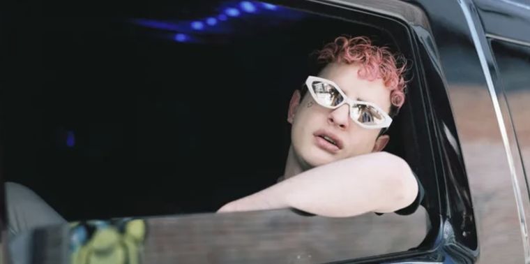 El reparto de la miniserie está encabezado por el actor, cantante y compositor Lorenzo Ferro Foto: Netflix