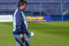 Berti piensa en cambios para su defensa. Foto: @CSIRoficial Berti piensa en cambios para su defensa. Foto: @CSIRoficial