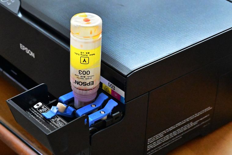 La impresora incluye tinta suficiente para imprimir miles de páginas. La impresora incluye tinta suficiente para imprimir miles de páginas.