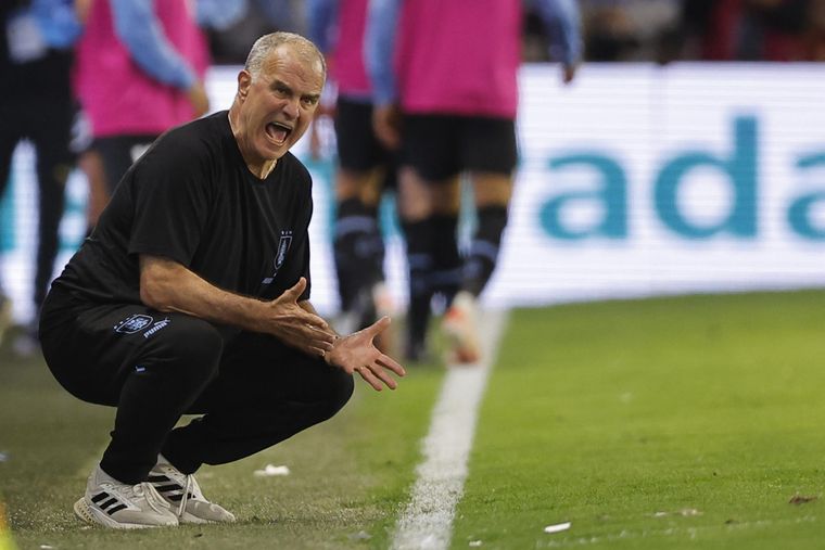 No todo es alegría para Uruguay: Bielsa tiene una baja confirmada tras la victoria ante Argentina Foto: EFE