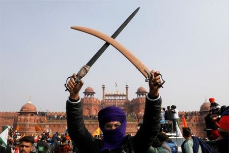 El martes los campesinos indios se tomaron el histórico Fuerte rojo de Delhi como parte de su protesta. Foto: Reuters