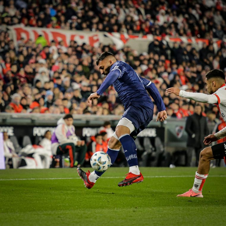 La contundente decisión de Diego Martínez, el nuevo DT de Huracán, con Wanchope Ábila. Foto: @cahuracan