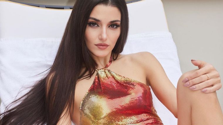 Hande Erçel Hipnótica y deslumbrante. Foto: @handemiyy