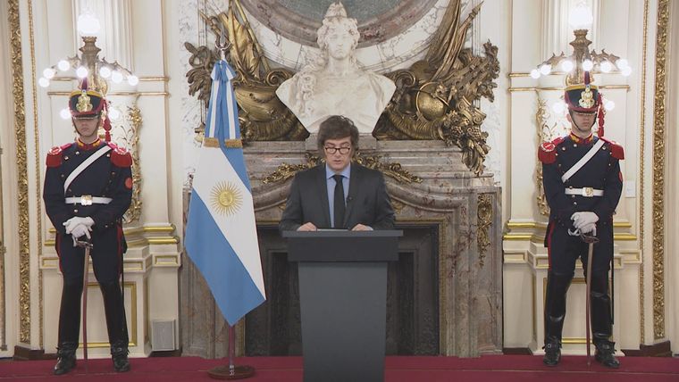 Javier Milei presentó el Presupuesto 2026 a través de una cadena nacional. Javier Milei presentó el Presupuesto 2026 a través de una cadena nacional.