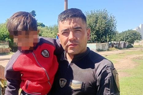 El efectivo relató el momento del rescate y contó que la madre del nene le agradeció el acto. El efectivo relató el momento del rescate y contó que la madre del nene le agradeció el acto.
