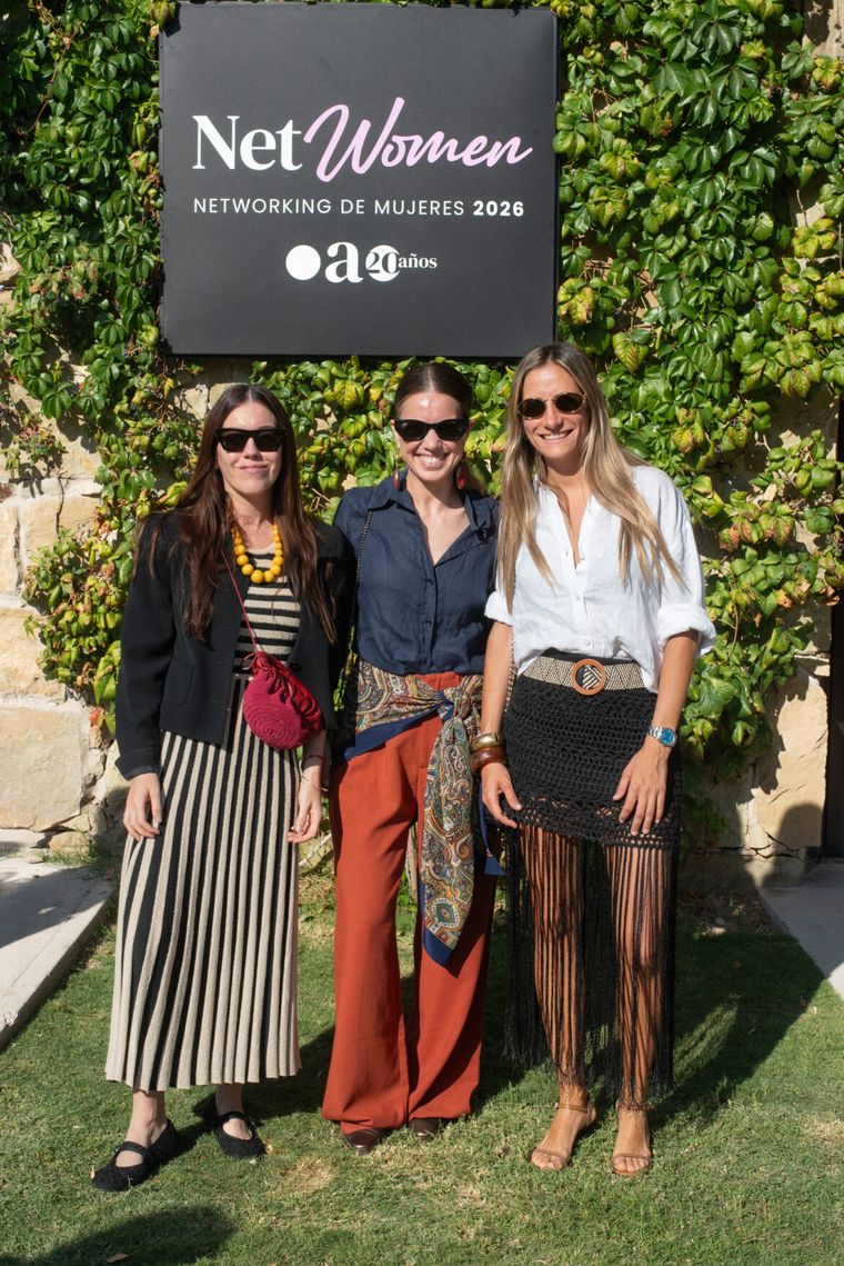 Magdalena Gómez Saá, María de la Reta y Sofía Monteverdi. Magdalena Gómez Saá, María de la Reta y Sofía Monteverdi.