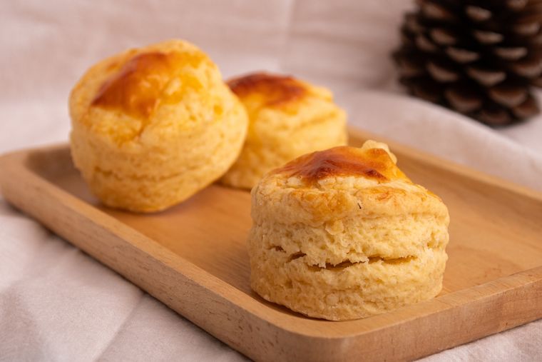 Prepara esta receta de scones de queso con pocos ingredientes.