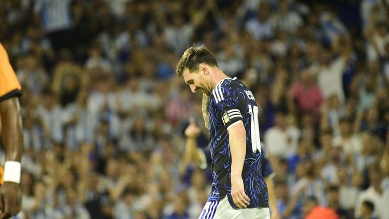 Messi ante Zambia: gol, gestazo con Otamendia y una incómoda secuencia mientras se iba de la Bombonera.