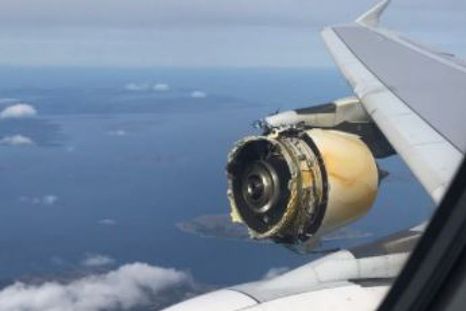 Terror a bordo:  turbina se desintegra en pleno vuelo