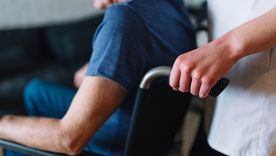 La Fiscalía de Instrucción Distrito 3 Turno 4, detuvo e imputó a un enfermero al cuidado de pacientes, por sospecha de los delitos de lesiones leves calificadas y hurto. 