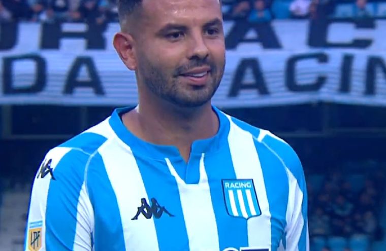 La sonrisa irónica de Cardona cuando escuchó la silbatina. Foto: Captura