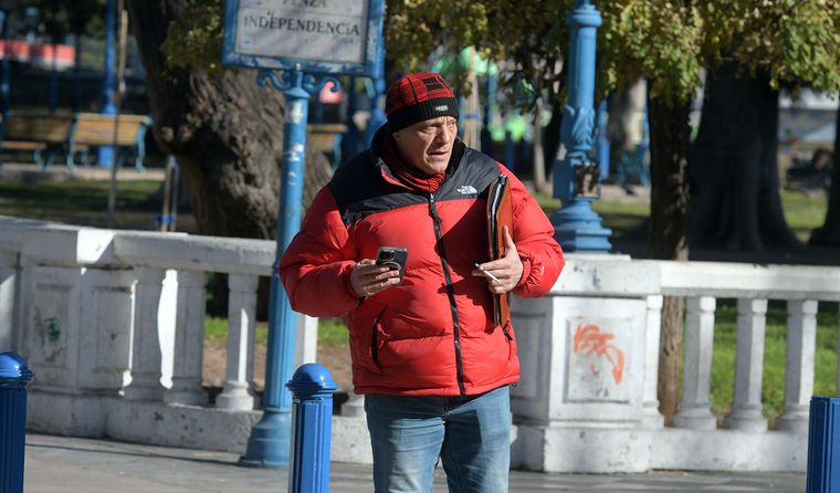 Este viernes se esperan vientos leves del sur, cielo algo nublado y temperaturas mínimas cercanas a los 0 °C.