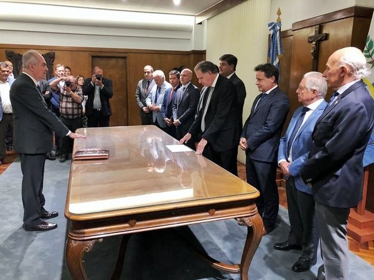 La jura de Jorge Albarración como secretario de la Junta Electoral.