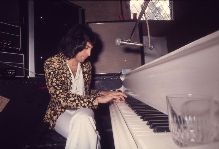 Freddie Mercury fue el vocalista principal de la banda de rock, Queen.