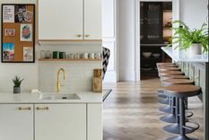 Créditos de la imagen: Cathy Nordstrom y Fanny Radvik/Claire Moran Designs y Anna Yanovski/Olive & Bar. Foto: homesandgardens.com