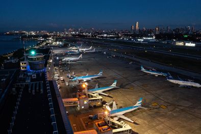 MDZol | Aeroparque Internacional Jorge Newbery, Aeropuertos Argentina 2000