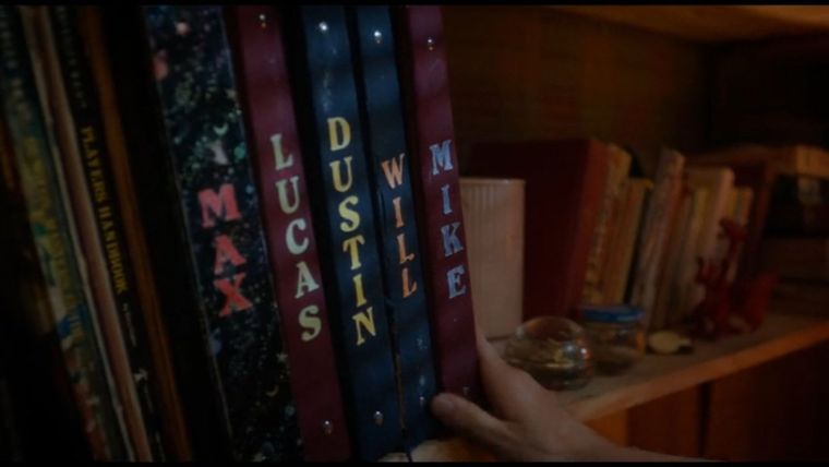 Mike Wheeler y su manual de juego, el guiño final que abre la puerta a nuevas historias en el universo de la serie. Mike Wheeler y su manual de juego, el guiño final que abre la puerta a nuevas historias en el universo de la serie.