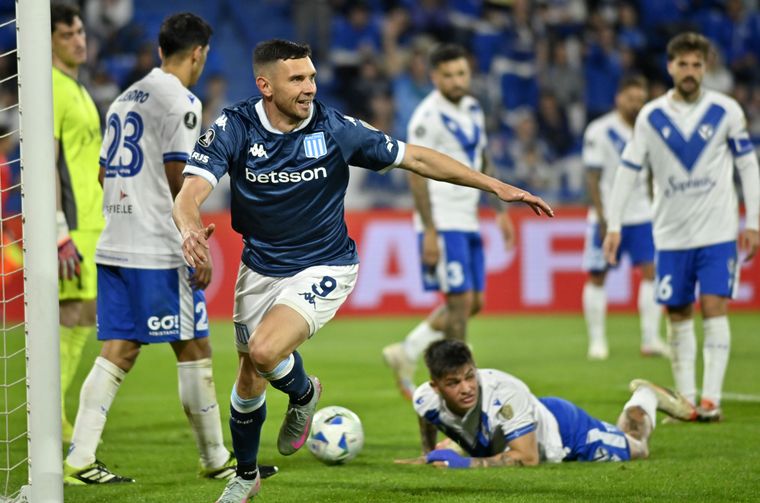 Maravilla Martínez le dio la victoria a Racing en el Amalfitani.