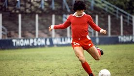 A Independiente Rivadavia no le importó que Maradona viniese de ganar el campeonato mundial juvenil. El Gargantini fue testigo. Todos los datos aquí publicados pertenecen al libro Un siglo Azul, co-escrito con Juan José Martínez Pira. A Independiente Rivadavia no le importó que Maradona viniese de ganar el campeonato mundial juvenil. El Gargantini fue testigo. Todos los datos aquí publicados pertenecen al libro Un siglo Azul, co-escrito con Juan José Martínez Pira.