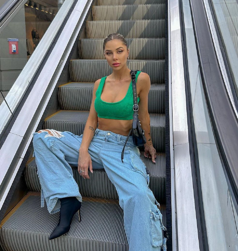 Desde las escaleras, Romina Malaspina presume su figura y enamora a los usuarios Romina Malaspina Foto: Instagram