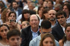 el solapado juego de un historico radical que desconcierta al partido