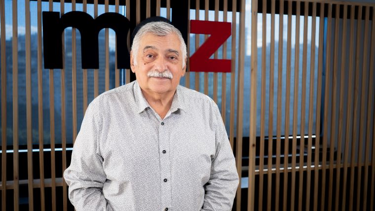 El especialista en OVNIs, Dante Franch, visitó el estudio de MDZ.
