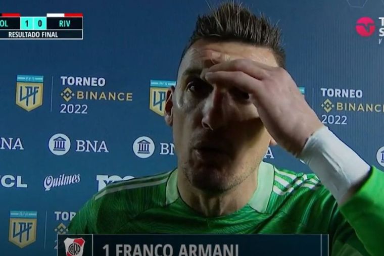 Armani, preocupado al igual que todo River tras una nueva derrota.